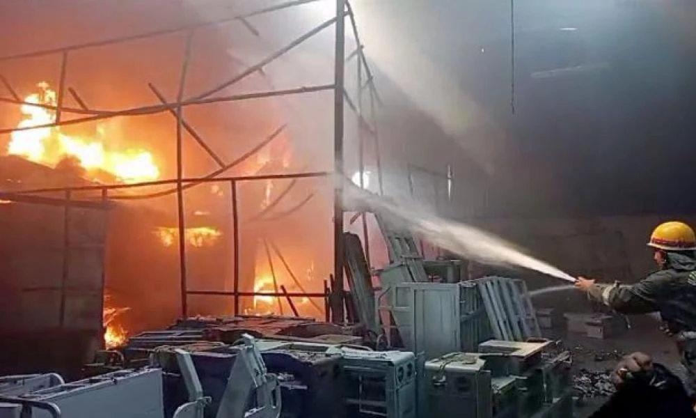 Δέκα νεκροί και 15 τραυματίες από έκρηξη σε εργοστάσιο πυροτεχνημάτων στην Ινδία (Βίντεο)